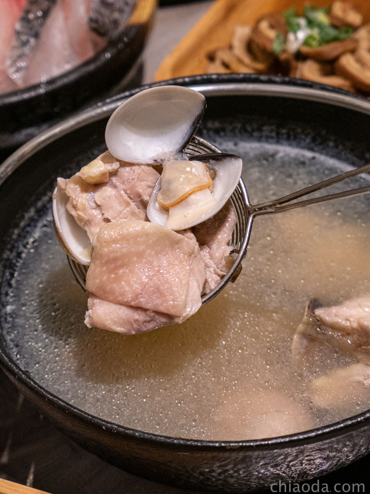 論石間 蒜頭蛤蜊雞鍋