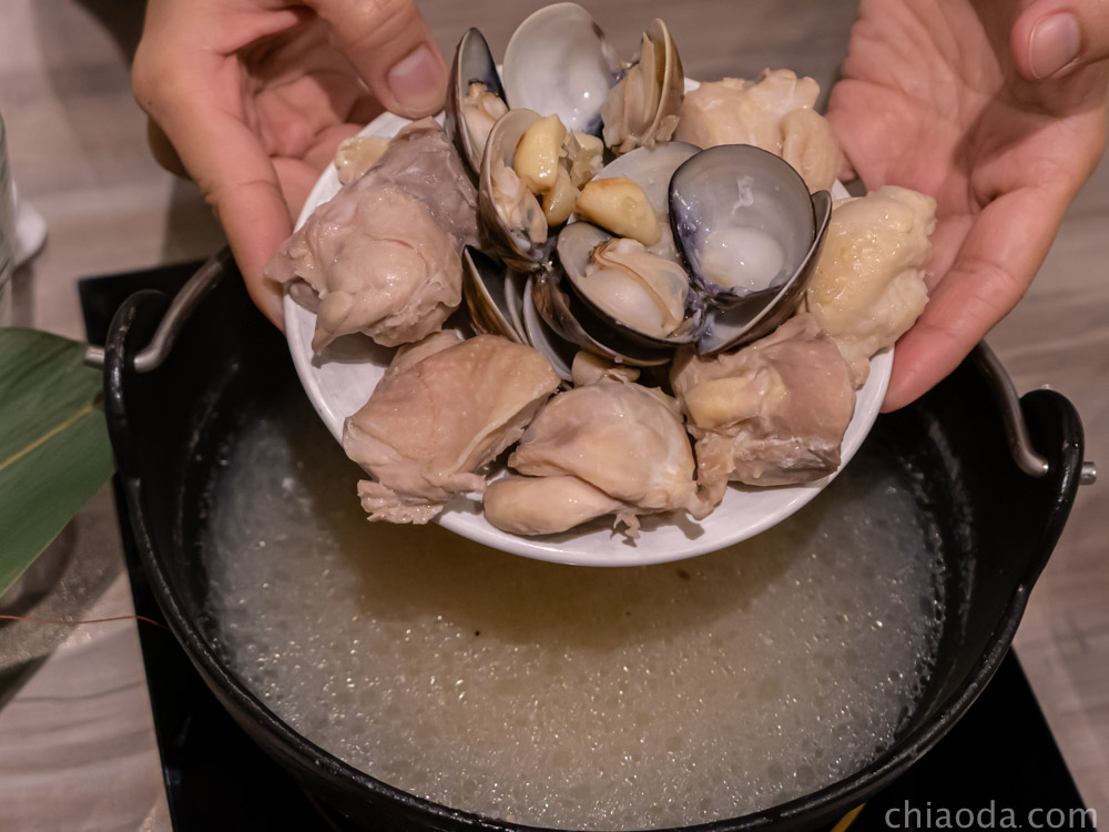 論石間 蒜頭蛤蜊雞鍋