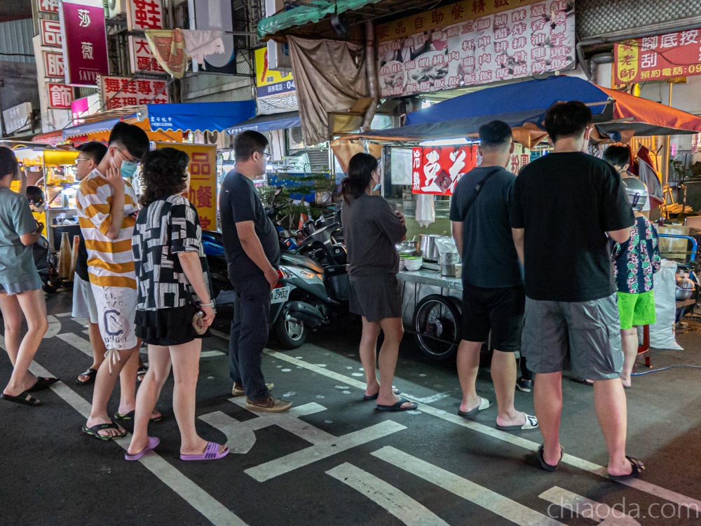 水湳豆花 大鵬路老攤豆花19 30一營業立馬排10個人太厲害了 貪吃巧達