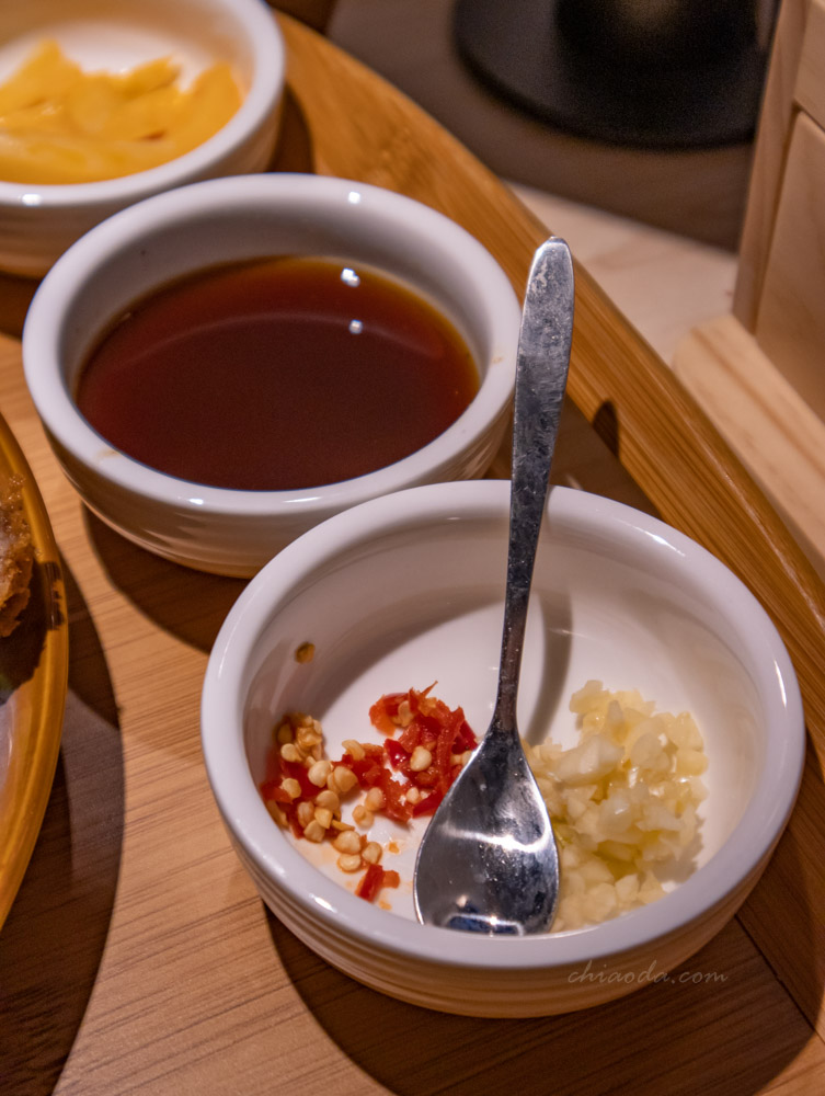 花一番炸牛排 蒜蓉辣椒及醬油