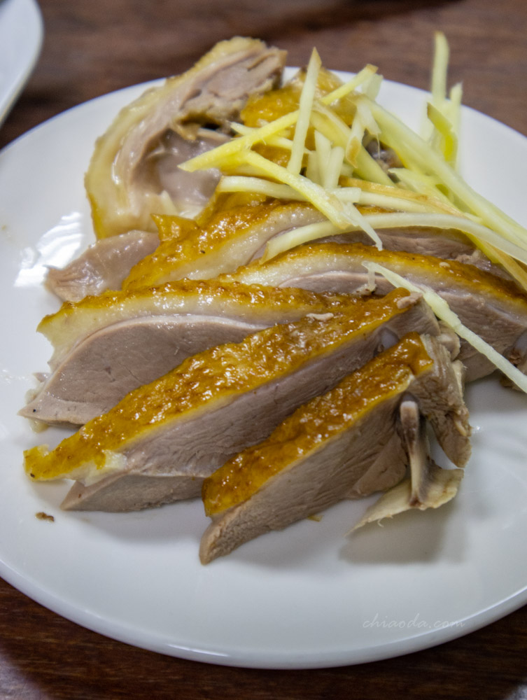 侯記鴨肉飯 醃燻鴨肉腿仁切盤
