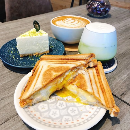台中西屯｜Queue  Cafe 主打手沖咖啡  熱壓吐司堪西起司很厲害😍